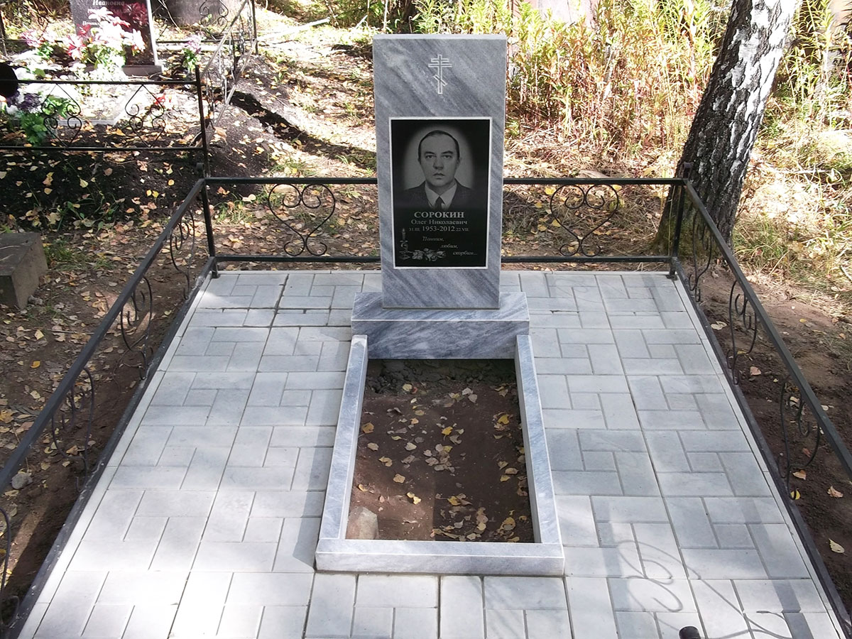 Мраморный памятник №2